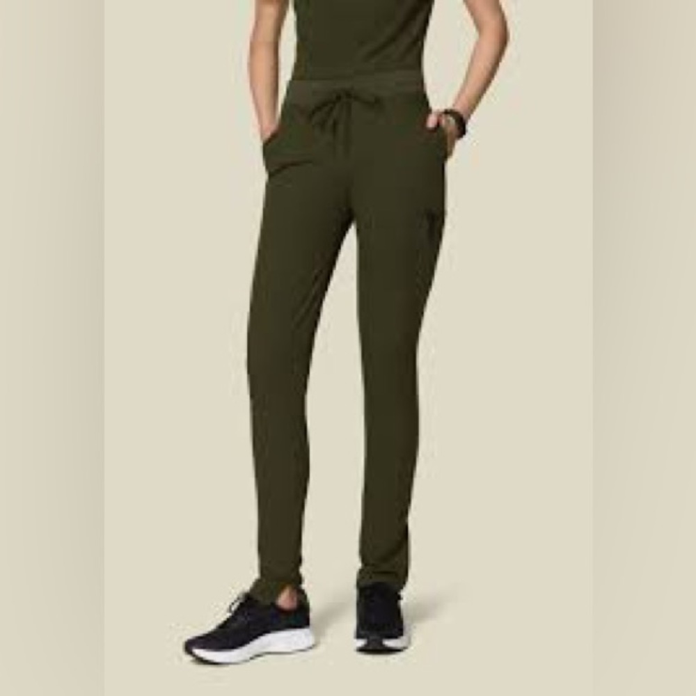 Xs petite in blue and olive green scrub pants ‘ lightly used less than 5x